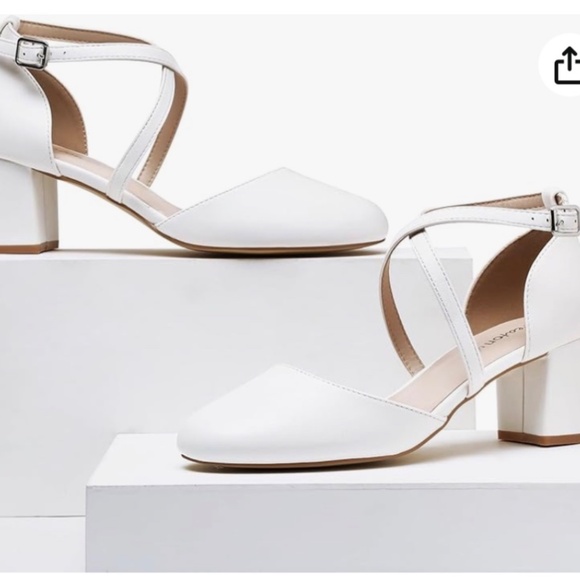 Women’s Mary Jane Closed Toe Low Block Heels - Picture 2 of 8